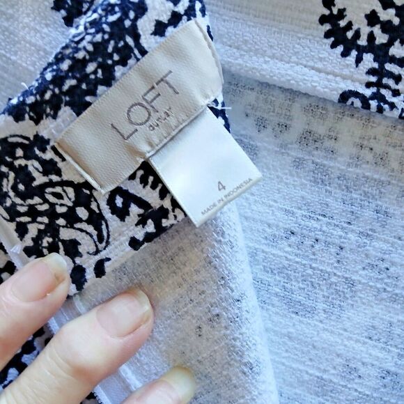 The Loft Size 4 Skirt White with Floral Design Zip in Back Slit in Both Sides. - Picture 3 of 6